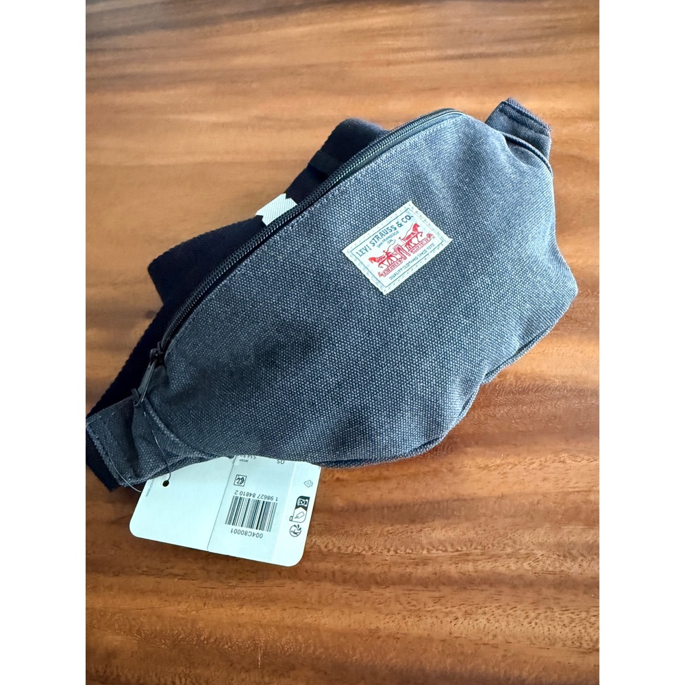 NWT $34 Levi Strauss Duboce Sling Bag Black